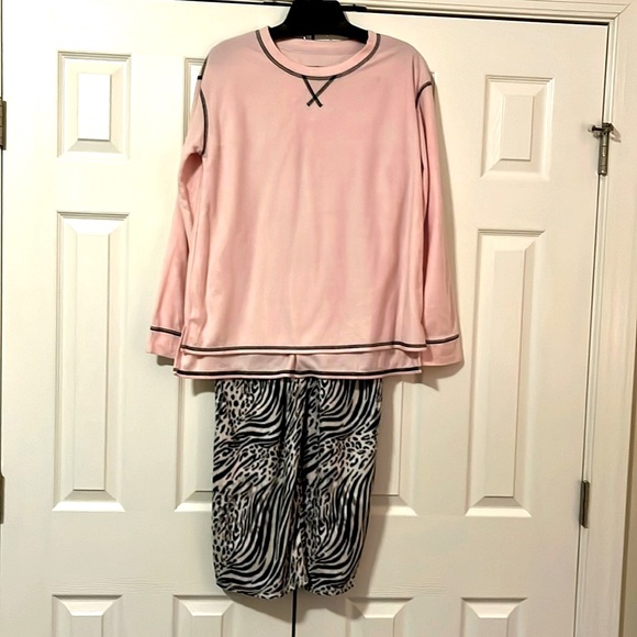 Cuddl Duds NWOT 2 piece Microfleece Top and Bottom Pant Lounge Set - Picture 1 of 9